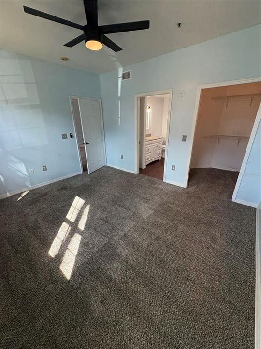For Rent: $1,600 (2 beds, 1 baths, 1035 Square Feet)