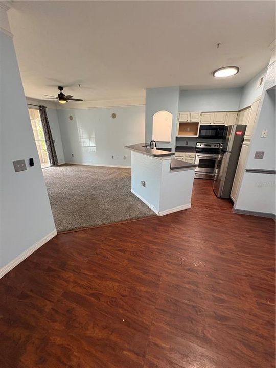 For Rent: $1,600 (2 beds, 1 baths, 1035 Square Feet)