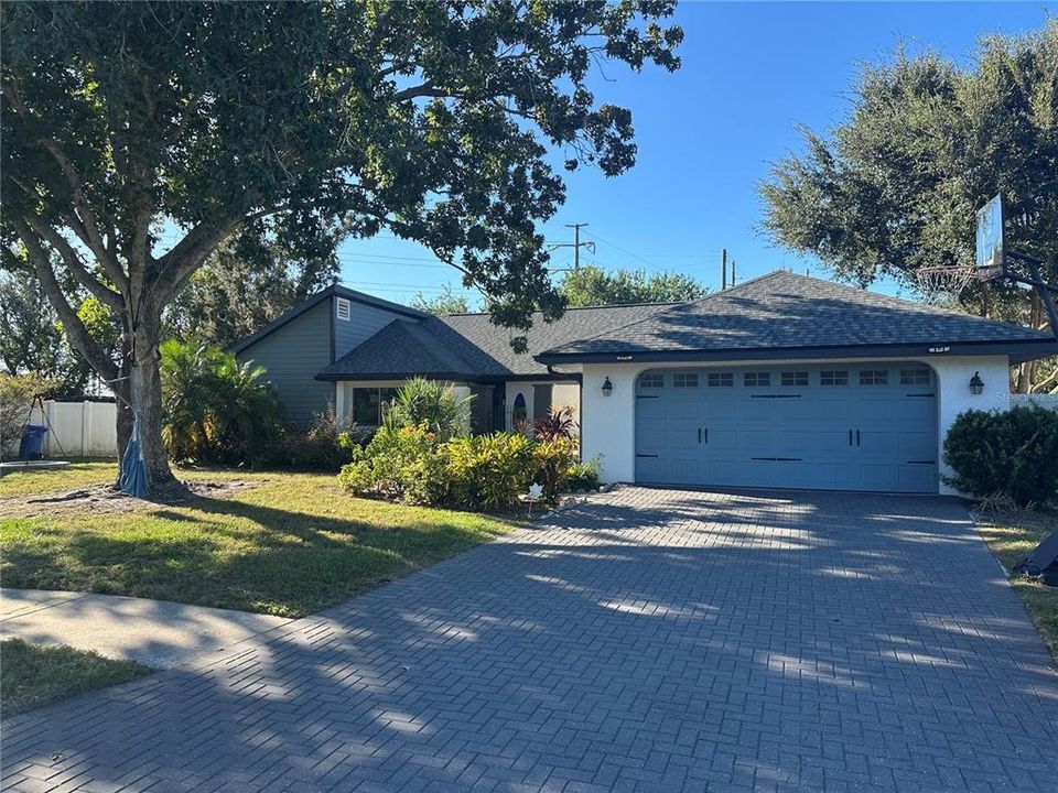 Recently Sold: $657,000 (4 beds, 2 baths, 2044 Square Feet)