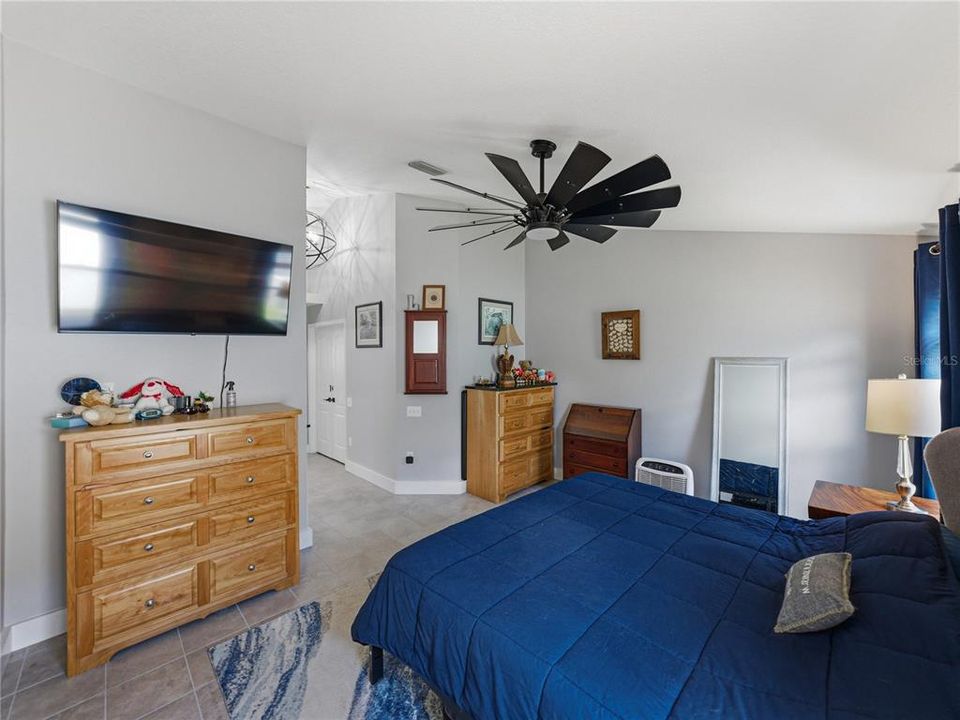 Active With Contract: $489,000 (4 beds, 2 baths, 1956 Square Feet)