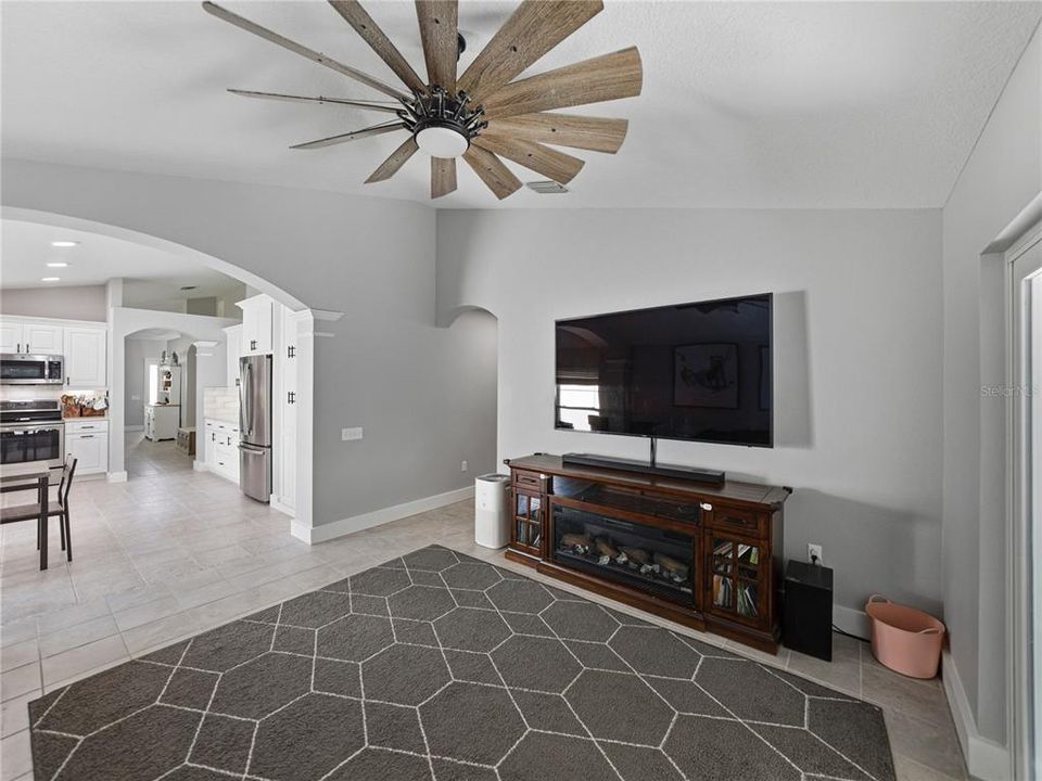 Active With Contract: $489,000 (4 beds, 2 baths, 1956 Square Feet)