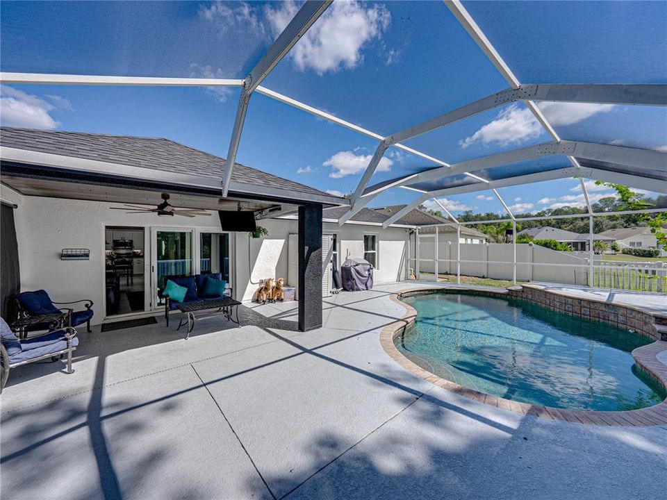 Active With Contract: $489,000 (4 beds, 2 baths, 1956 Square Feet)