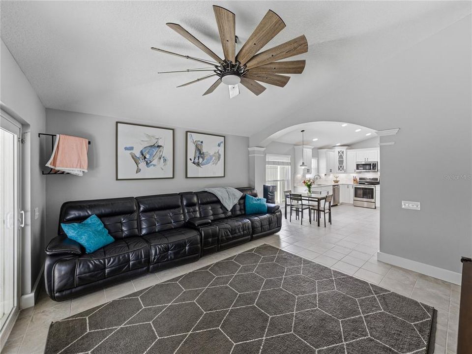 Active With Contract: $489,000 (4 beds, 2 baths, 1956 Square Feet)