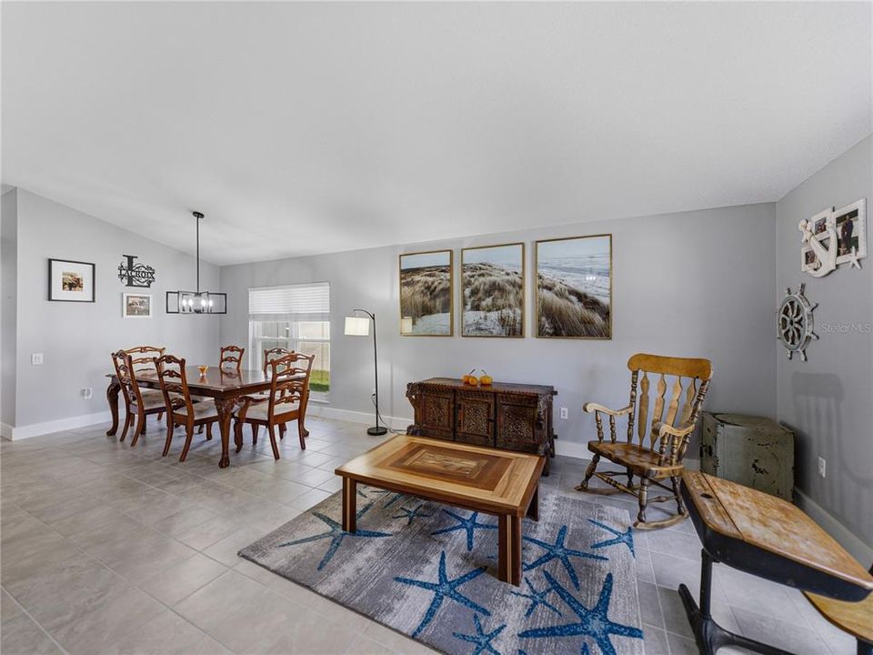 Active With Contract: $489,000 (4 beds, 2 baths, 1956 Square Feet)