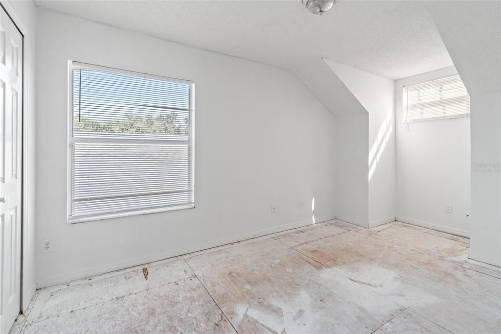 En Venta: $299,000 (4 camas, 2 baños, 1397 Pies cuadrados)