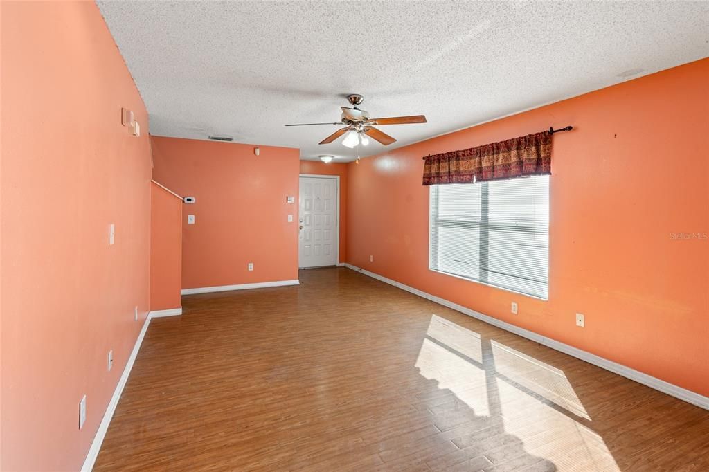 En Venta: $299,000 (4 camas, 2 baños, 1397 Pies cuadrados)