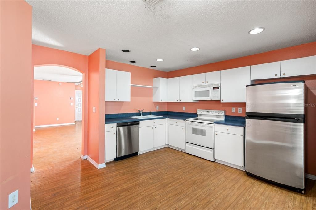 En Venta: $299,000 (4 camas, 2 baños, 1397 Pies cuadrados)