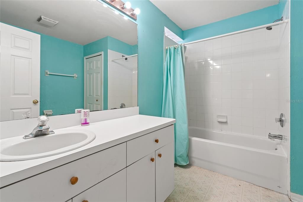 En Venta: $299,000 (4 camas, 2 baños, 1397 Pies cuadrados)