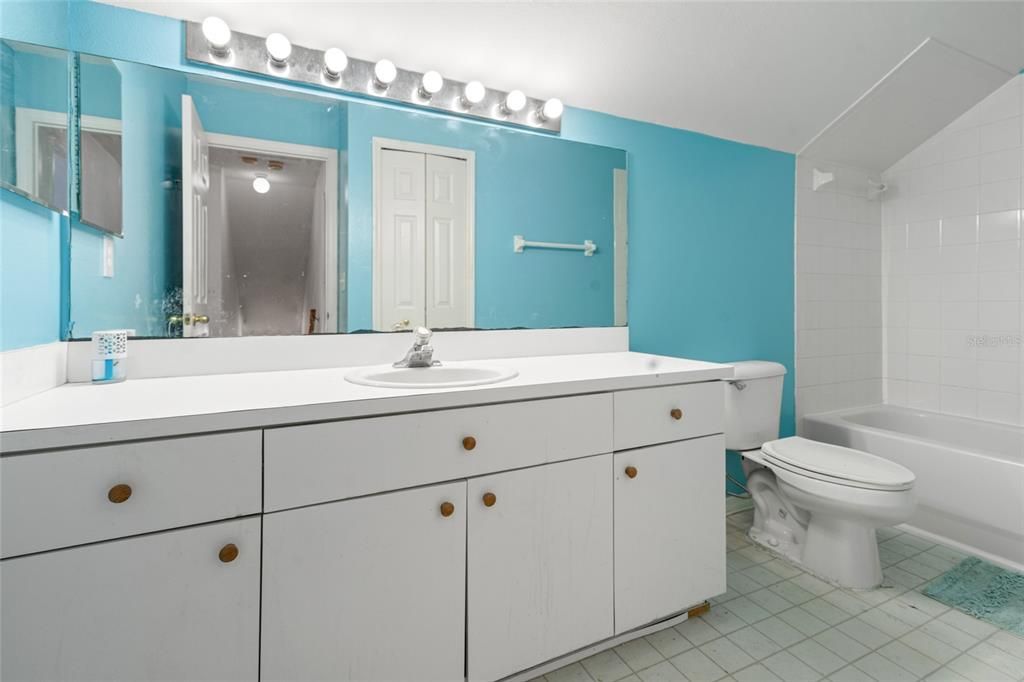 En Venta: $299,000 (4 camas, 2 baños, 1397 Pies cuadrados)