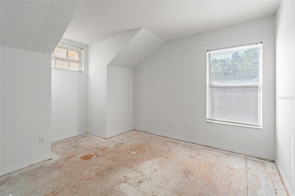 En Venta: $299,000 (4 camas, 2 baños, 1397 Pies cuadrados)