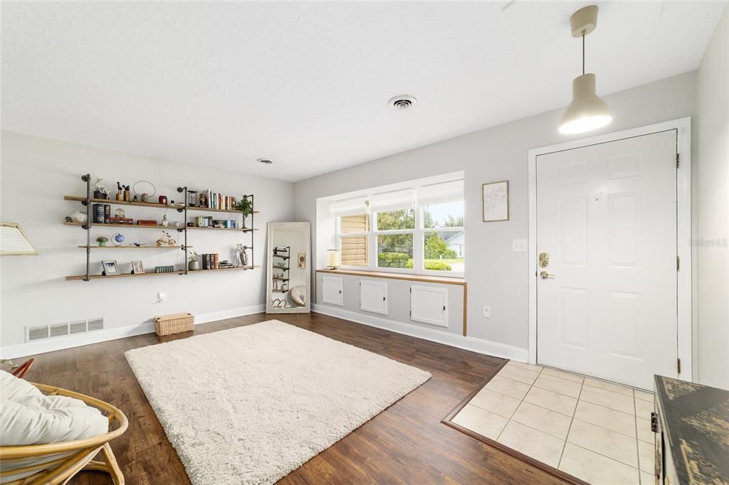 Active With Contract: $339,900 (3 beds, 2 baths, 1748 Square Feet)