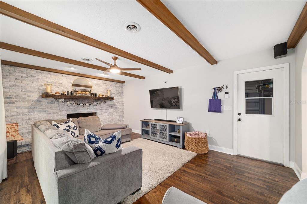 Active With Contract: $339,900 (3 beds, 2 baths, 1748 Square Feet)