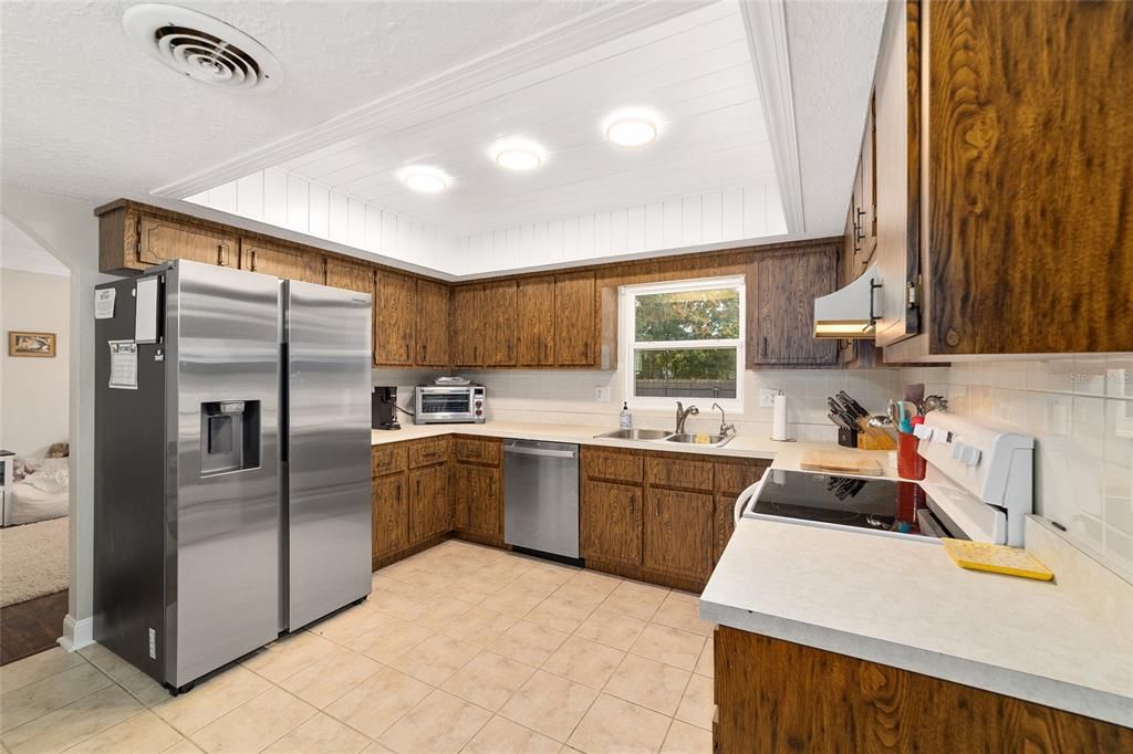 Active With Contract: $339,900 (3 beds, 2 baths, 1748 Square Feet)