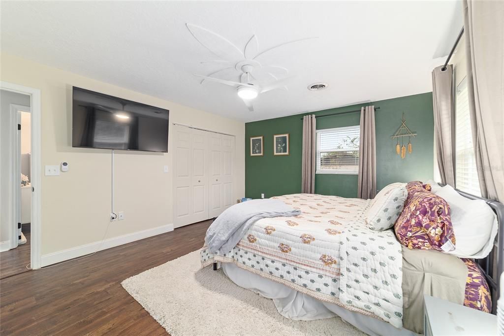 Active With Contract: $339,900 (3 beds, 2 baths, 1748 Square Feet)