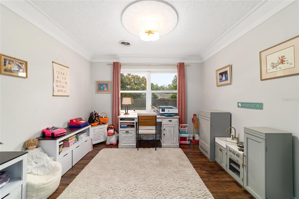 Active With Contract: $339,900 (3 beds, 2 baths, 1748 Square Feet)