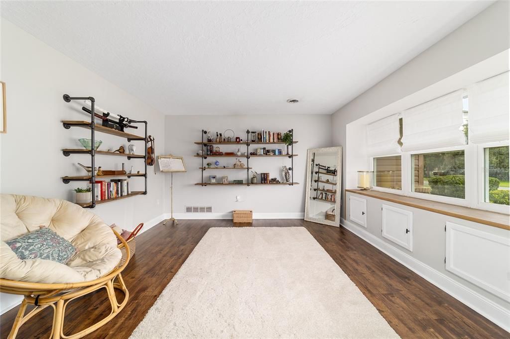 Active With Contract: $339,900 (3 beds, 2 baths, 1748 Square Feet)