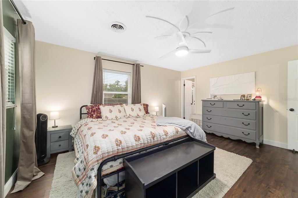 Active With Contract: $339,900 (3 beds, 2 baths, 1748 Square Feet)