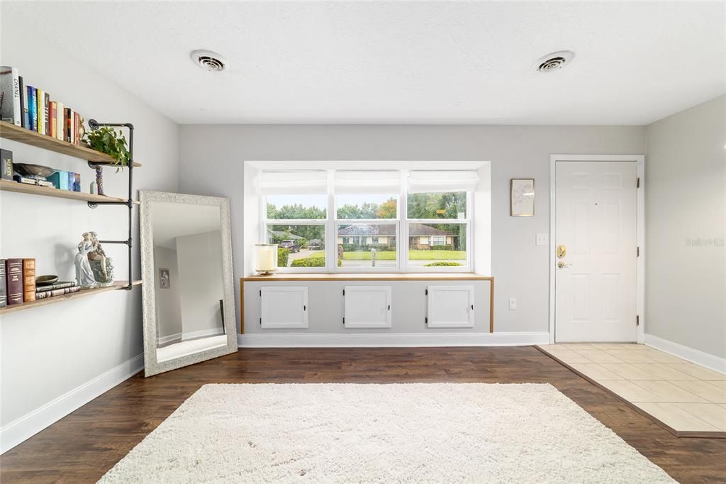 Active With Contract: $339,900 (3 beds, 2 baths, 1748 Square Feet)