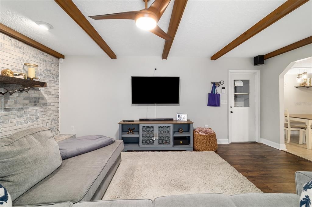 Active With Contract: $339,900 (3 beds, 2 baths, 1748 Square Feet)