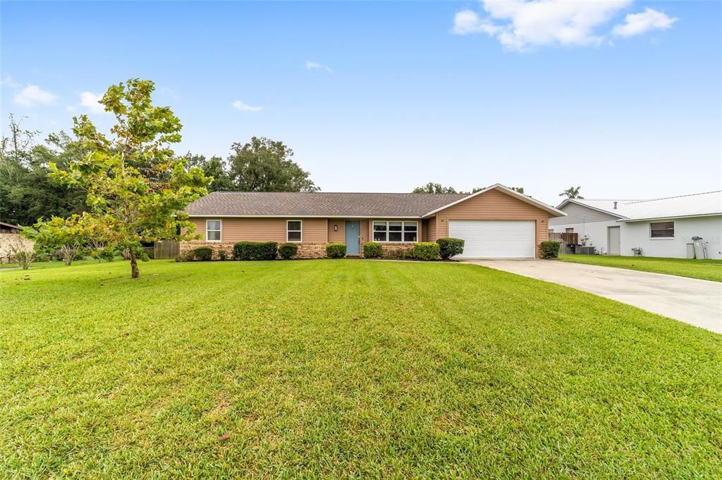 Active With Contract: $339,900 (3 beds, 2 baths, 1748 Square Feet)