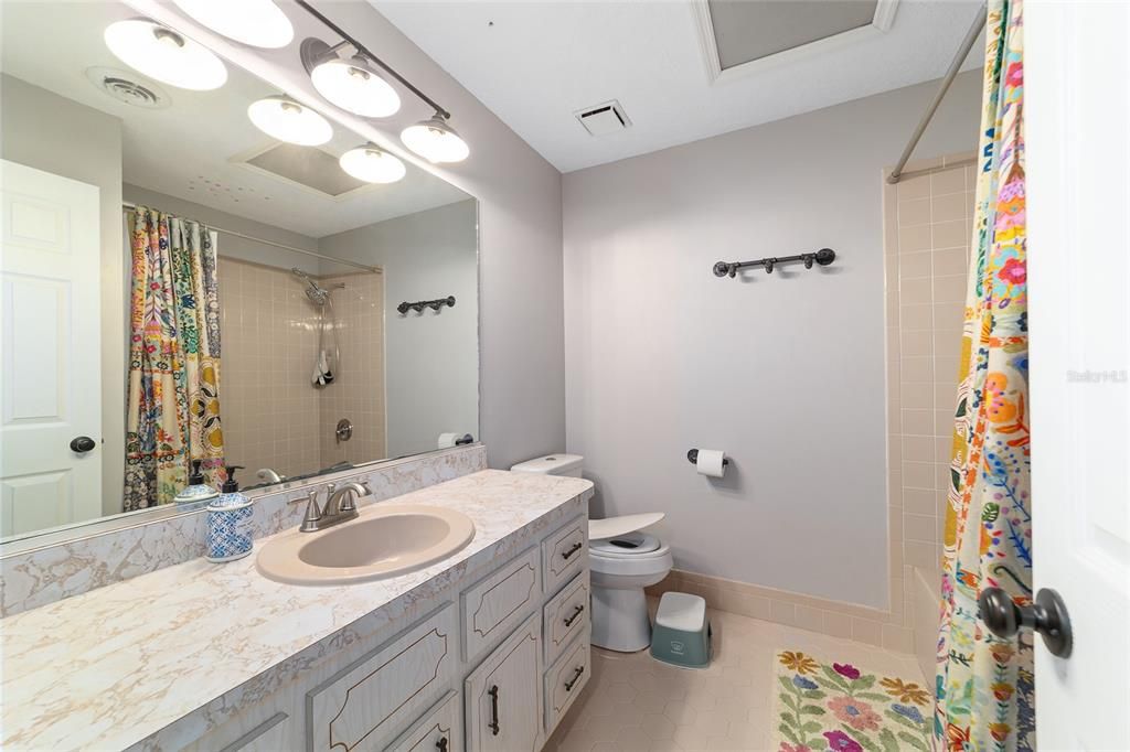 Active With Contract: $339,900 (3 beds, 2 baths, 1748 Square Feet)