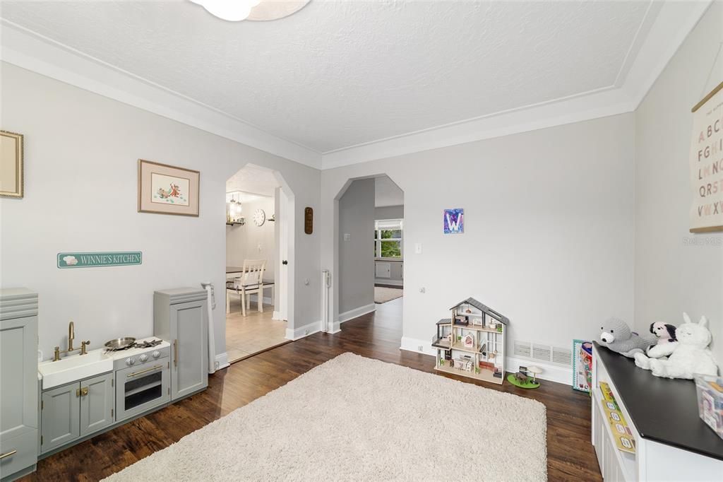 Active With Contract: $339,900 (3 beds, 2 baths, 1748 Square Feet)