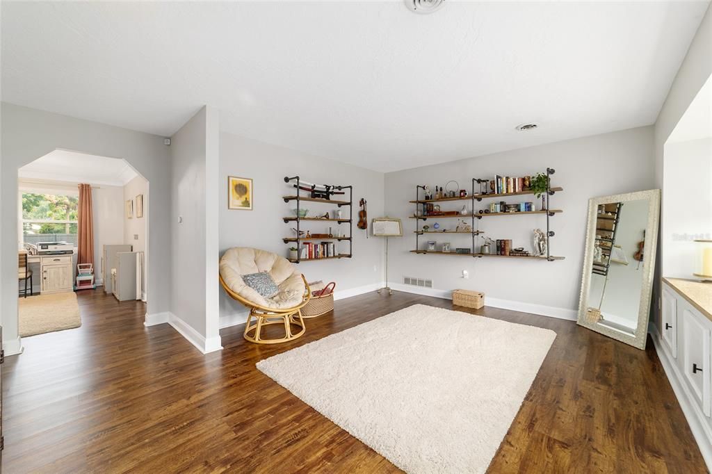 Active With Contract: $339,900 (3 beds, 2 baths, 1748 Square Feet)