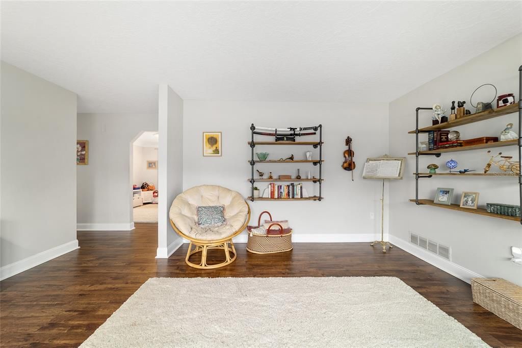 Active With Contract: $339,900 (3 beds, 2 baths, 1748 Square Feet)