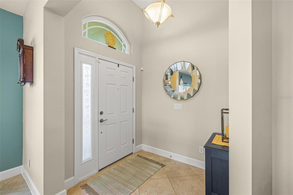 合同活跃: $374,900 (2 贝兹, 2 浴室, 1982 平方英尺)