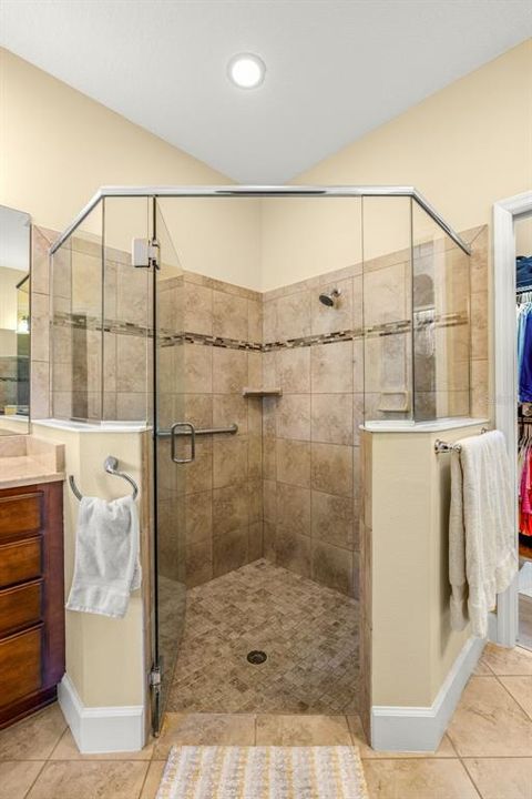 合同活跃: $374,900 (2 贝兹, 2 浴室, 1982 平方英尺)