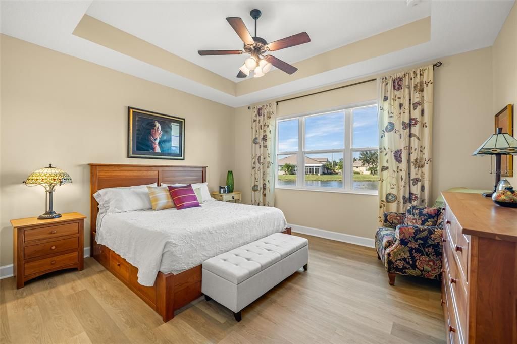 合同活跃: $374,900 (2 贝兹, 2 浴室, 1982 平方英尺)