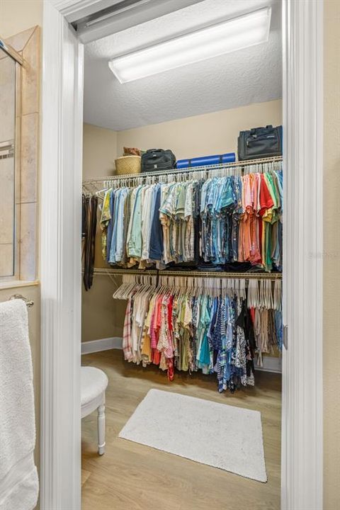 合同活跃: $374,900 (2 贝兹, 2 浴室, 1982 平方英尺)