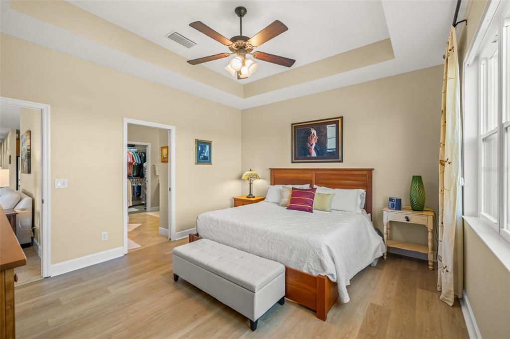 合同活跃: $374,900 (2 贝兹, 2 浴室, 1982 平方英尺)