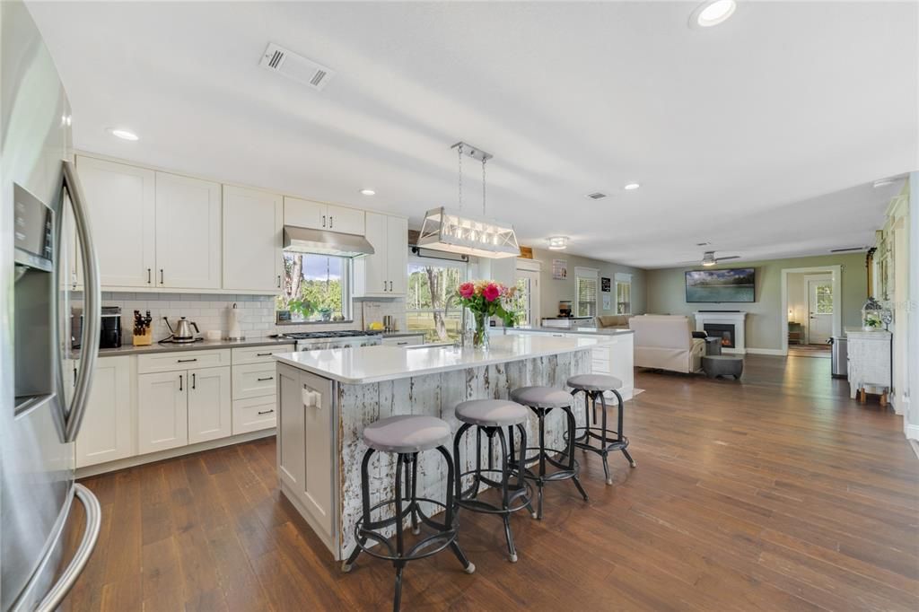 На продажу: $749,000 (3 спален, 2 ванн, 2072 Квадратных фут)