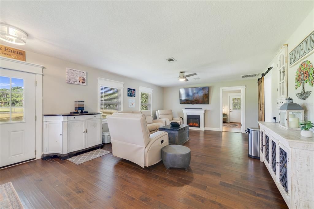 На продажу: $749,000 (3 спален, 2 ванн, 2072 Квадратных фут)