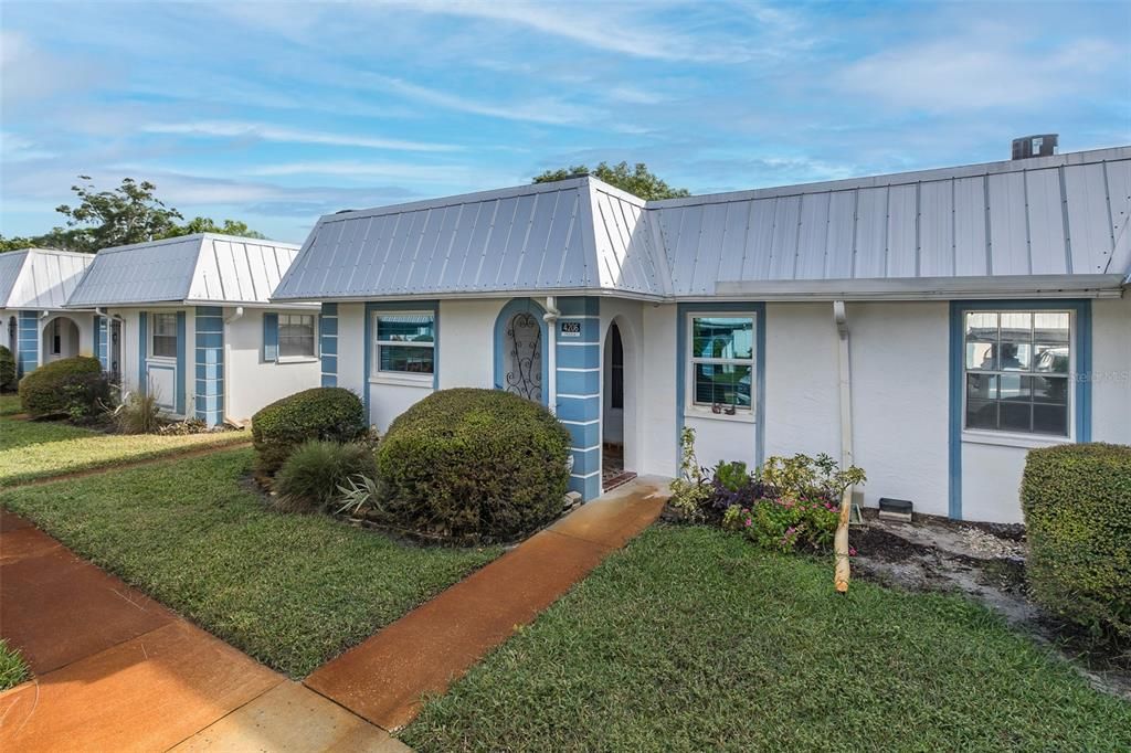 For Sale: $137,000 (2 beds, 2 baths, 888 Square Feet)