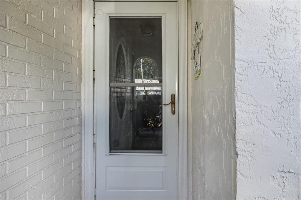 For Sale: $137,000 (2 beds, 2 baths, 888 Square Feet)