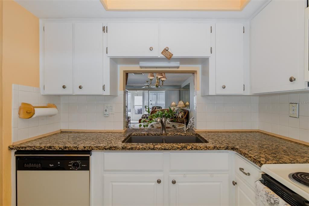 For Sale: $137,000 (2 beds, 2 baths, 888 Square Feet)