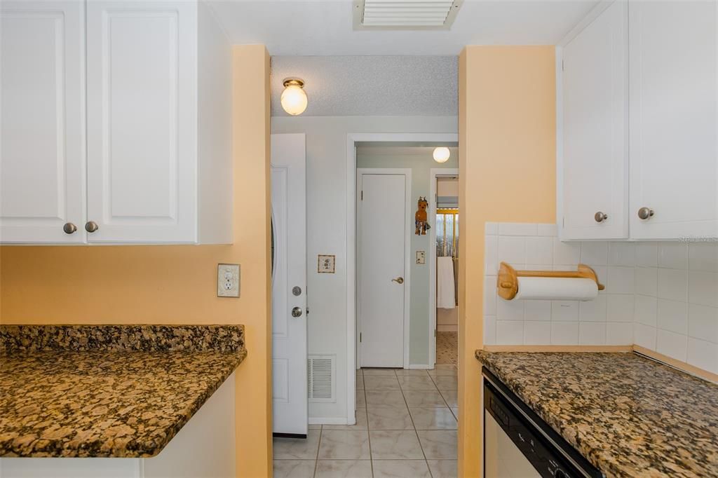 For Sale: $137,000 (2 beds, 2 baths, 888 Square Feet)