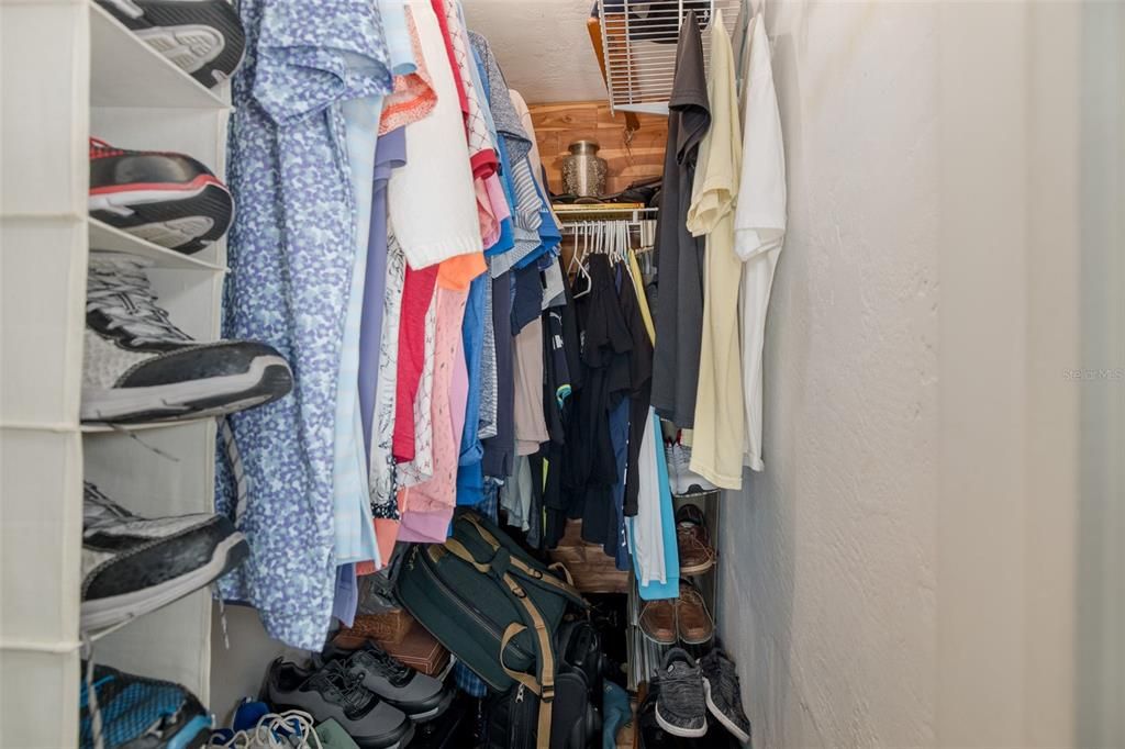 For Sale: $137,000 (2 beds, 2 baths, 888 Square Feet)