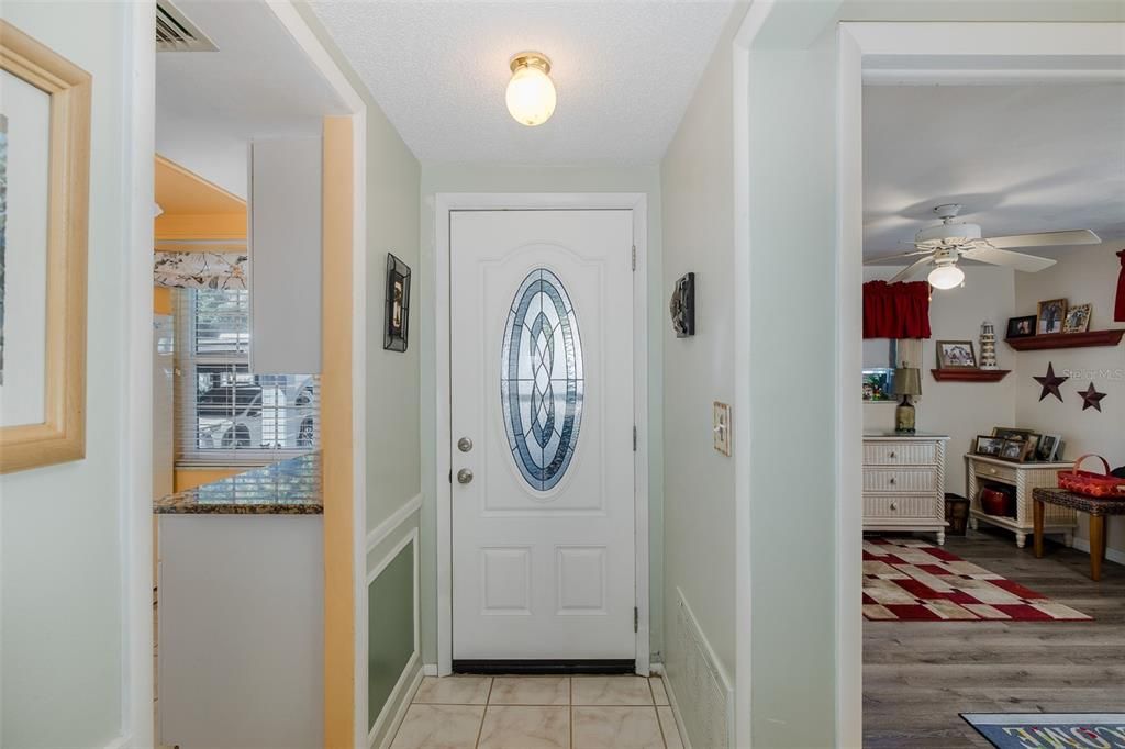 For Sale: $137,000 (2 beds, 2 baths, 888 Square Feet)