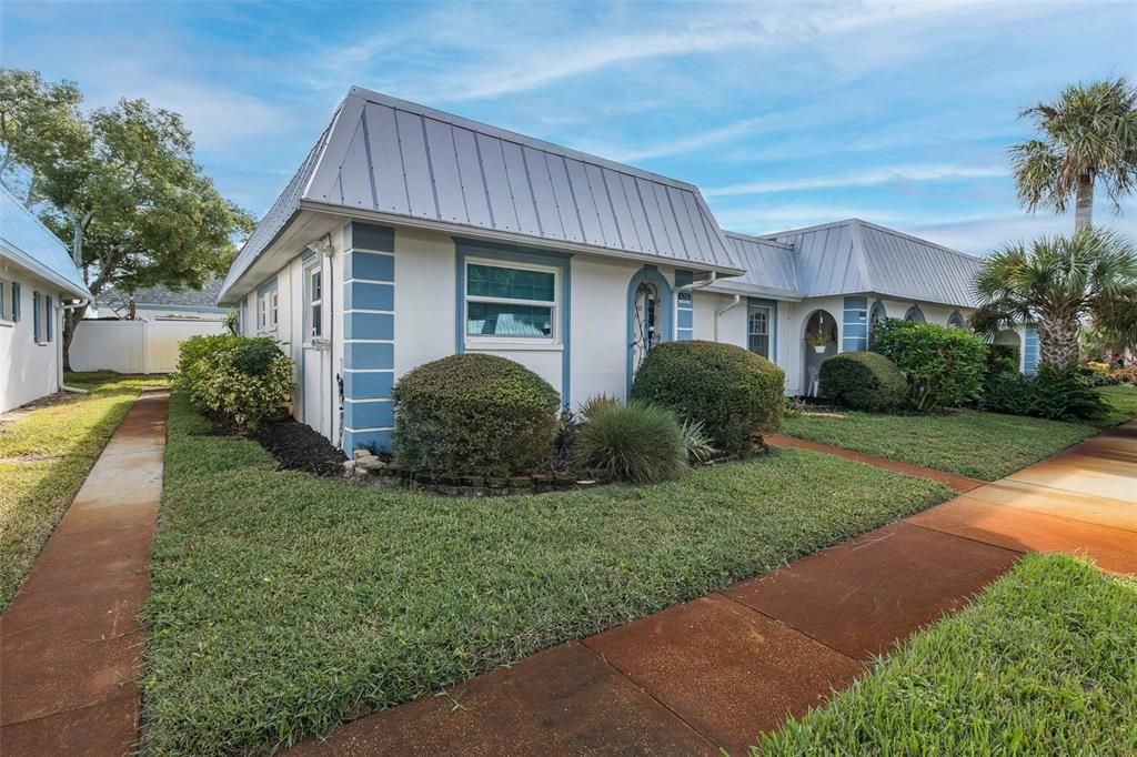 For Sale: $137,000 (2 beds, 2 baths, 888 Square Feet)