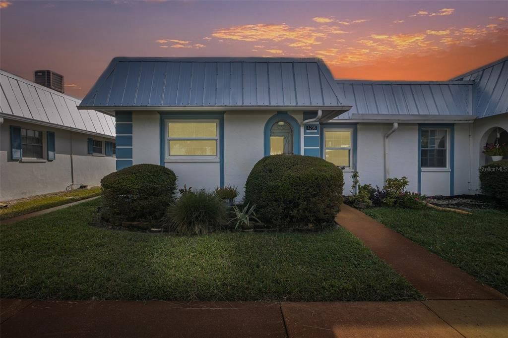 For Sale: $137,000 (2 beds, 2 baths, 888 Square Feet)