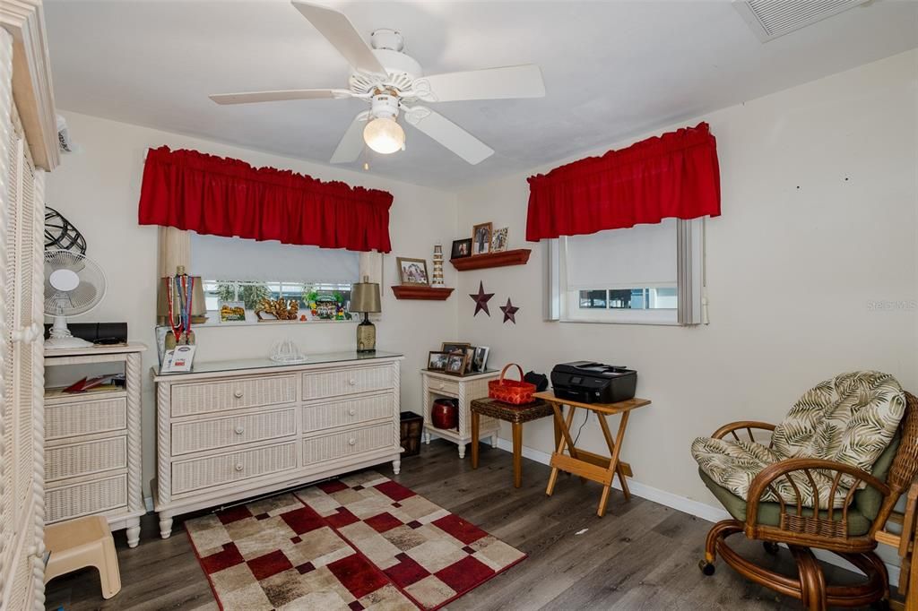 For Sale: $137,000 (2 beds, 2 baths, 888 Square Feet)