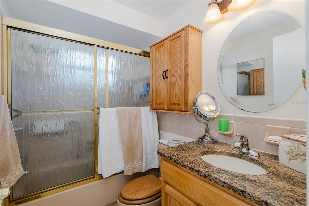 For Sale: $137,000 (2 beds, 2 baths, 888 Square Feet)
