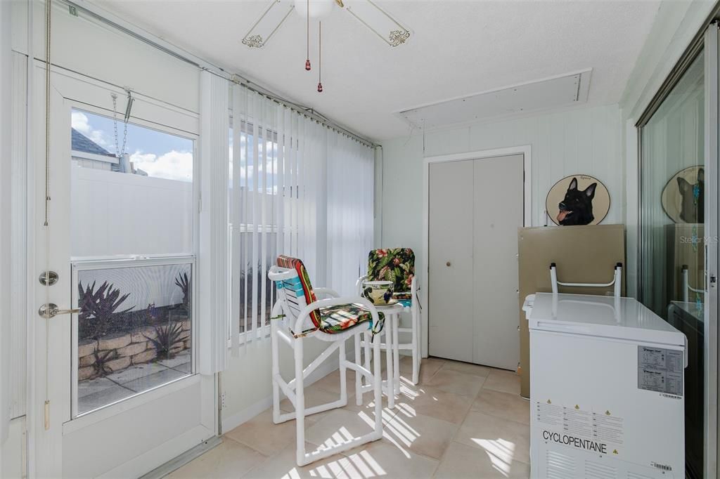 For Sale: $137,000 (2 beds, 2 baths, 888 Square Feet)