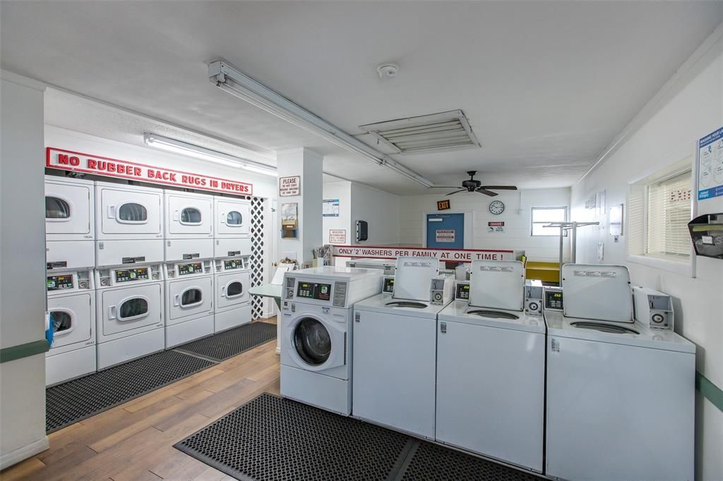 For Sale: $137,000 (2 beds, 2 baths, 888 Square Feet)