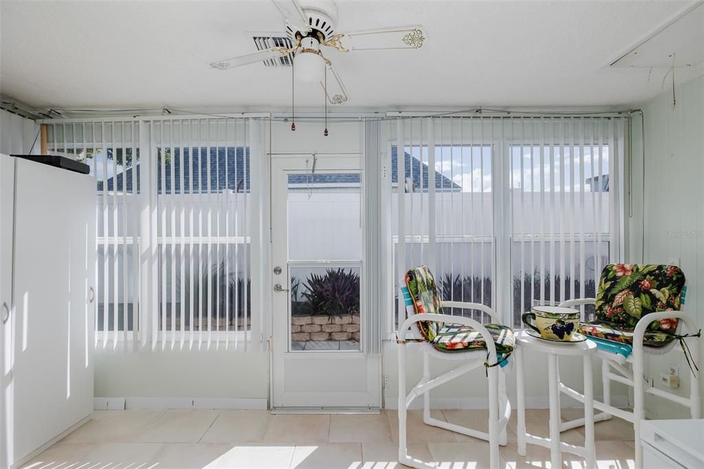 For Sale: $137,000 (2 beds, 2 baths, 888 Square Feet)