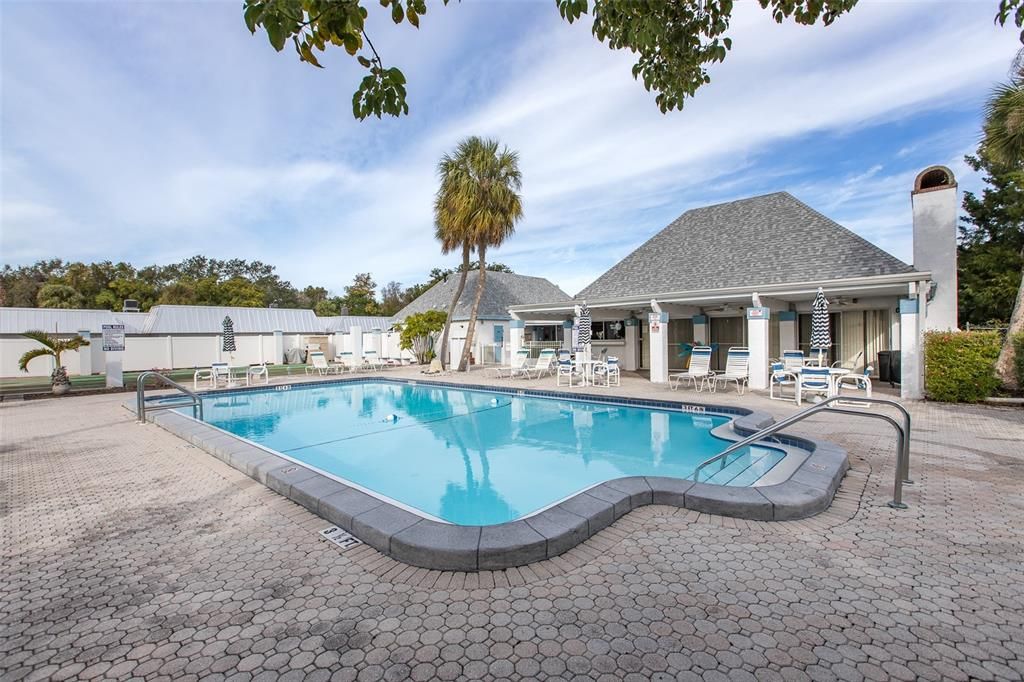 For Sale: $137,000 (2 beds, 2 baths, 888 Square Feet)