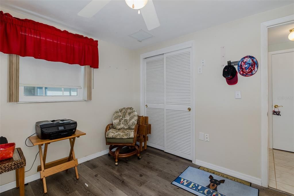 For Sale: $137,000 (2 beds, 2 baths, 888 Square Feet)